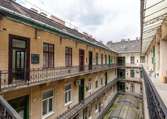 R49 Rakoczi Apartment